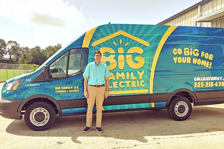 Big Family electrician for circuit breaker installation